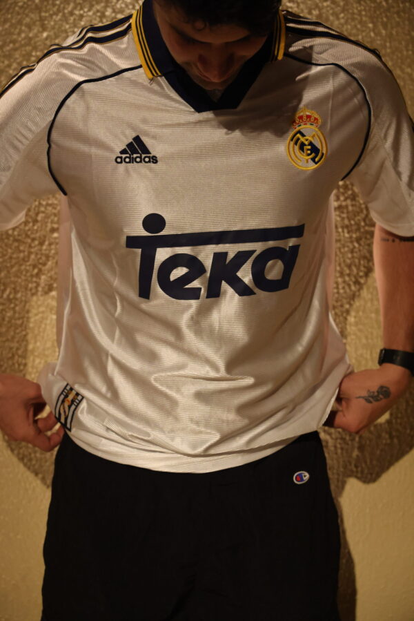 Real Madrid - 1999 - Local - Image 3